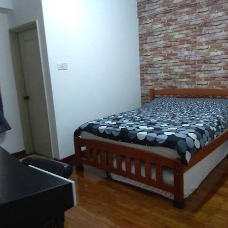 3Rooms 10Pax Mc 5 Star Hotel Sofa&Bed Mrt Mcd Axiata Seri Kembangan Extérieur photo