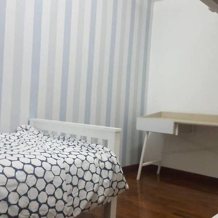 3Rooms 10Pax Mc 5 Star Hotel Sofa&Bed Mrt Mcd Axiata Seri Kembangan Extérieur photo