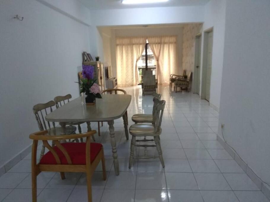 3Rooms 10Pax Mc 5 Star Hotel Sofa&Bed Mrt Mcd Axiata Seri Kembangan Extérieur photo