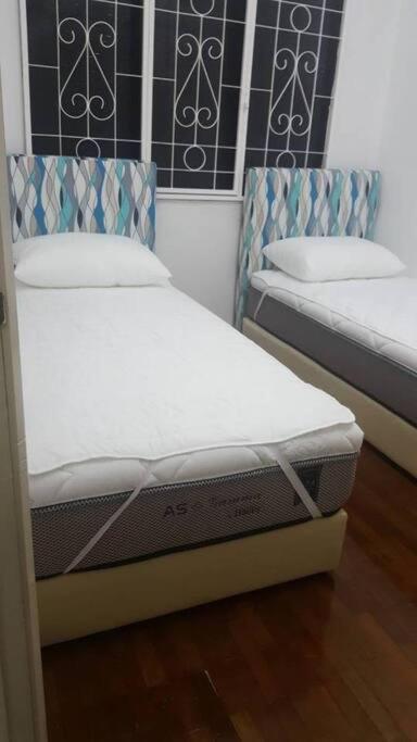 3Rooms 10Pax Mc 5 Star Hotel Sofa&Bed Mrt Mcd Axiata Seri Kembangan Extérieur photo