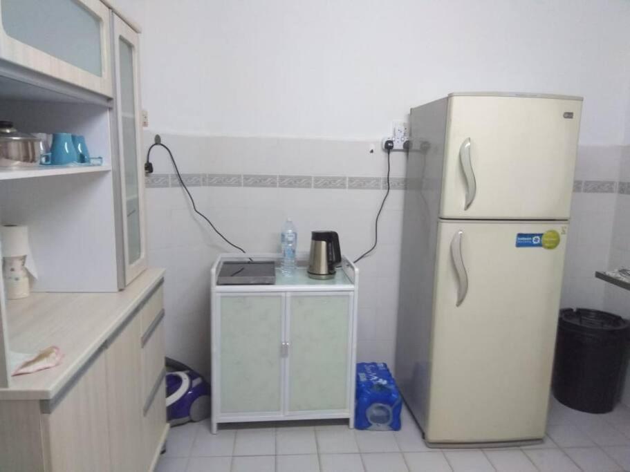 3Rooms 10Pax Mc 5 Star Hotel Sofa&Bed Mrt Mcd Axiata Seri Kembangan Extérieur photo