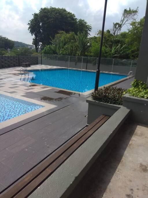 3Rooms 10Pax Mc 5 Star Hotel Sofa&Bed Mrt Mcd Axiata Seri Kembangan Extérieur photo